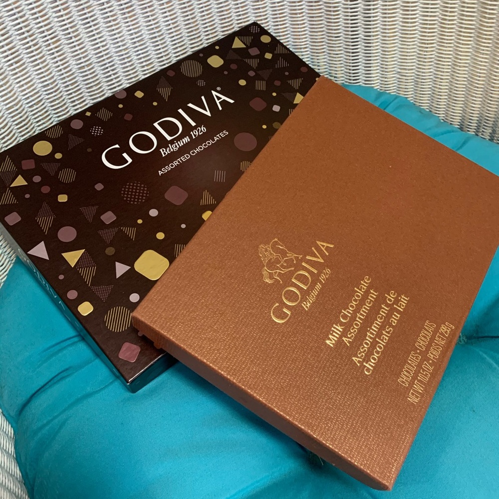 Two Godiva boxes π - Picture 6 of 8